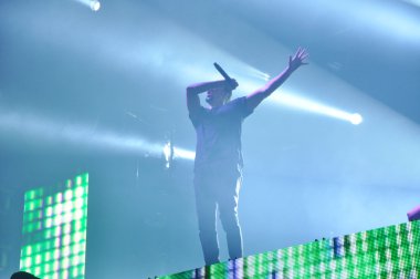 Dimitri Vegas ve Mike gibi canlı konser