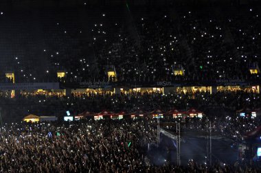 Parti kalabalık konser dans