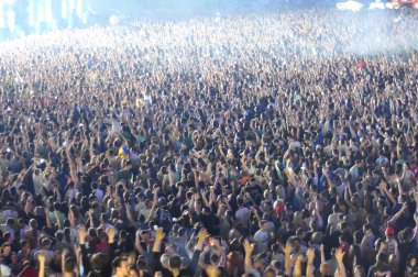 Konserde kalabalık