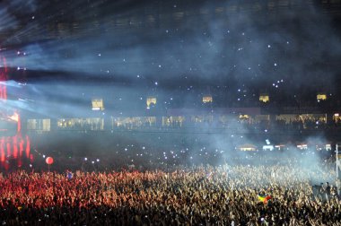 İnsanlar bir canlı konser