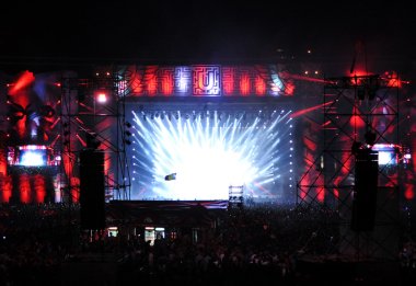 Anlatılmamış festivalin ana sahnede canlı konser