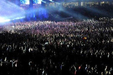 Konserde kalabalık