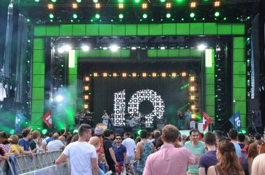 Grubun canlı konser Sahne Alanı'nda gerçekleştirir.