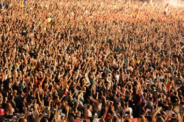 Parti kalabalık konser dans