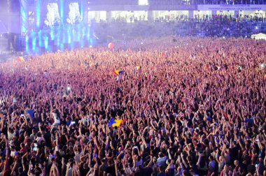 Konserde kalabalık