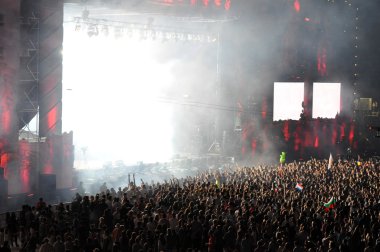 Parti kalabalık konser dans