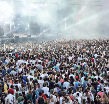 Tom Odell canlı gerçekleştirir