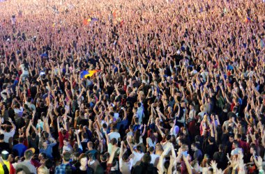 İnsanlar bir canlı konser