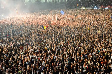 Parti kalabalık konser dans