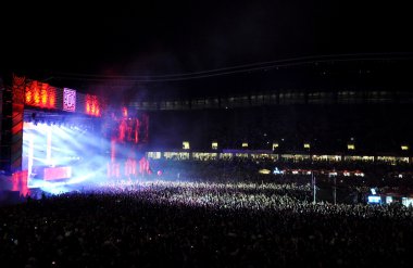 İnsanlar bir canlı konser
