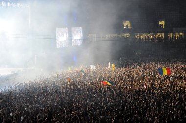 Parti kalabalık konser dans