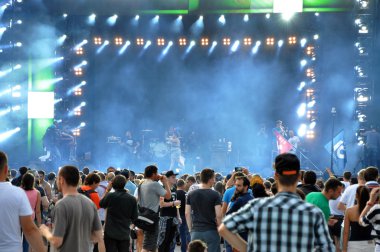 Canlı konser, parti insanlar