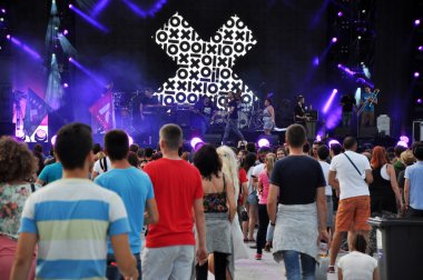 Canlı konser, parti insanlar