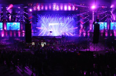 Anlatılmamış festivalin ana sahnede canlı konser