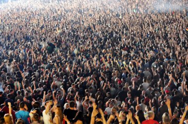 Konserde kalabalık