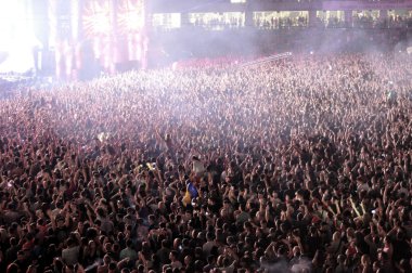 Konserde kalabalık