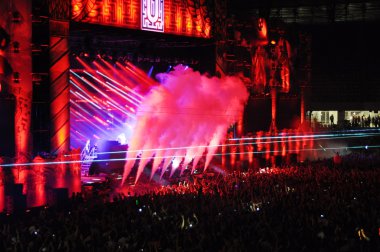 Dimitri Vegas ve Mike gibi canlı konser