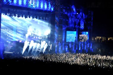 Konserde kalabalık