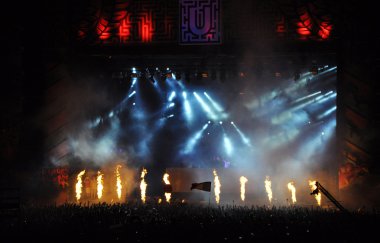 Dimitri Vegas ve Mike gibi canlı konser