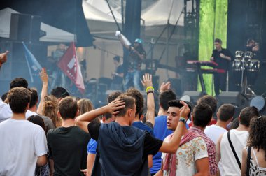 Canlı konser, parti insanlar