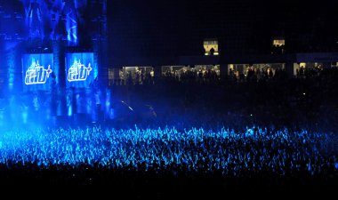 Konserde kalabalık