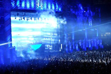 Konserde kalabalık