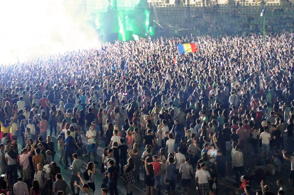 Stade plein de gens de fête — Photo