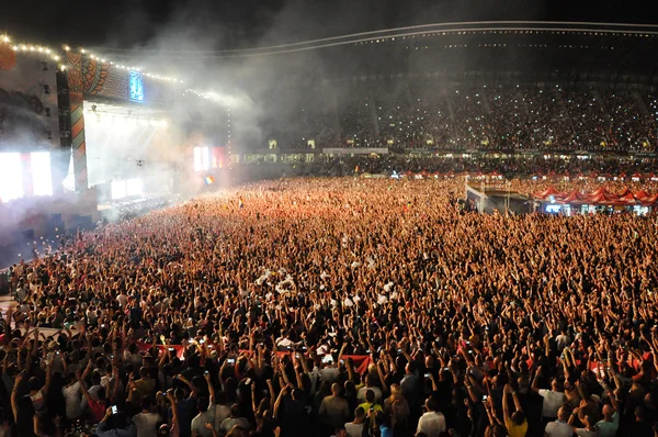 Parti kalabalık konser dans