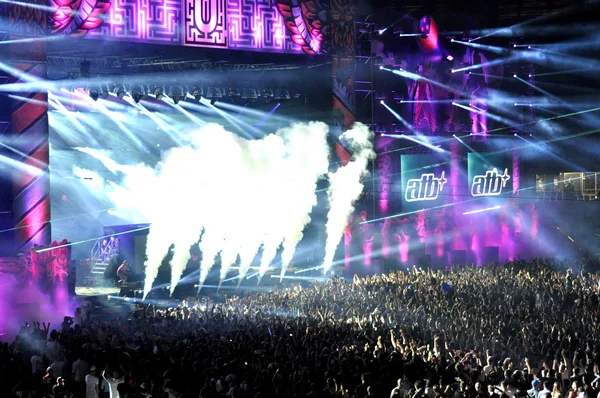 DJ Atb canlı konser gerçekleştirir