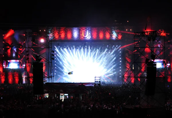 Live-Konzert auf der Hauptbühne des unsäglichen Festivals — Stockfoto