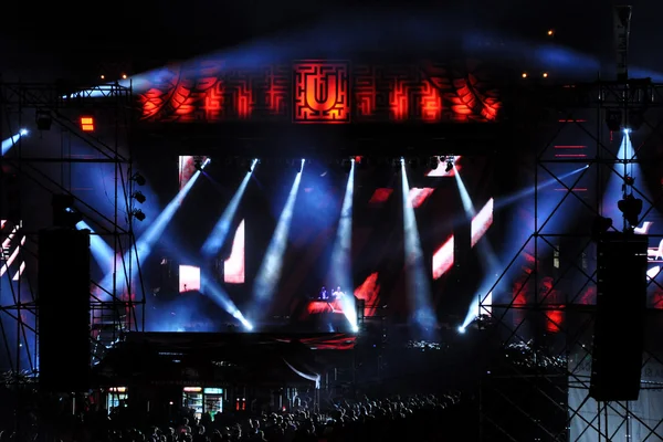 Stadyum insanlarla dolu