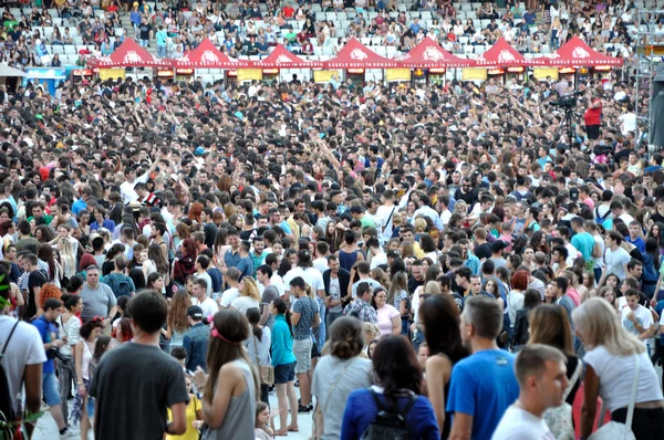 Tom Odell canlı gerçekleştirir