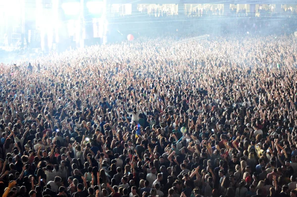 Folkmassa vid konsert — Stockfoto