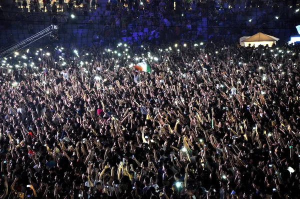 İnsanlar bir canlı konser