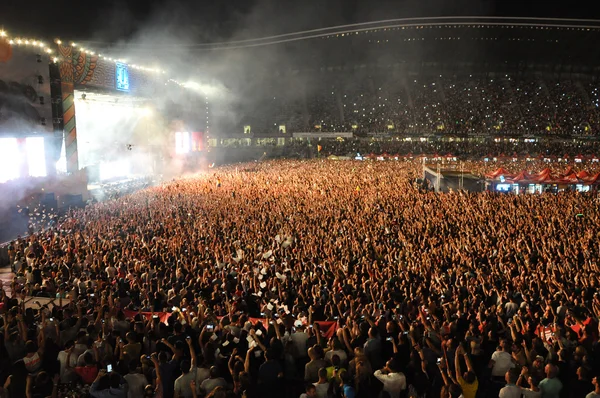 Parti kalabalık konser dans