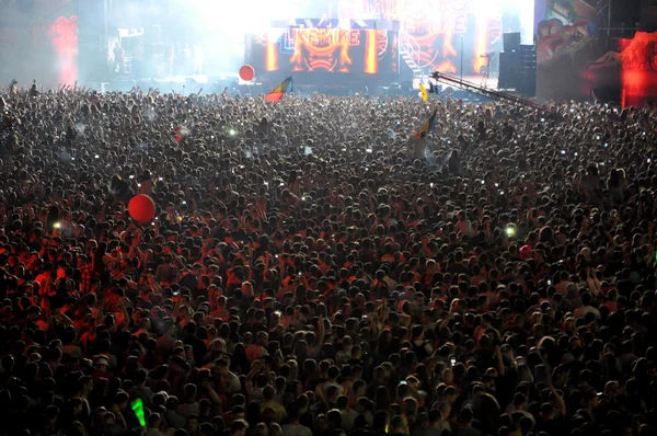 İnsanlar bir canlı konser