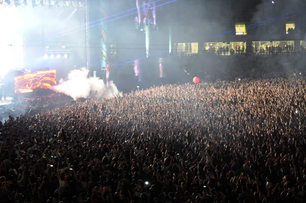 Gente en un concierto en vivo — Foto de Stock