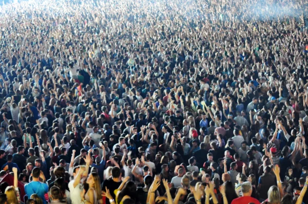 Bulanık insan kalabalığı