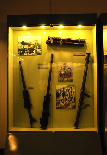 Waffen im Museum für Kriegsreste in Saigon, Vietnam — Stockfoto