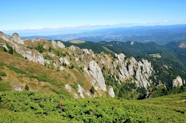 Belle vue sur la montagne, roches sédimentaires dans les Carpates — Photo