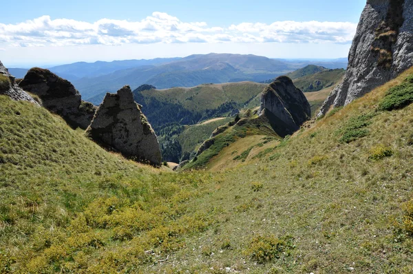 Paisaje de montaña en los Cárpatos — Foto de Stock