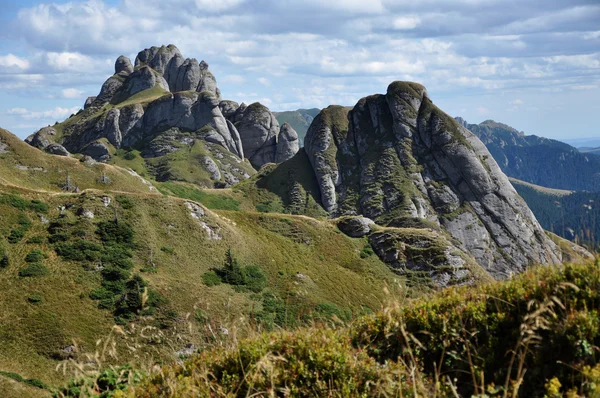 Belle vue sur la montagne, roches sédimentaires dans les Carpates — Photo