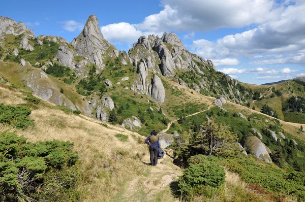 Hermosa vista de la montaña, rocas sedimentarias en los Cárpatos —  Fotos de Stock