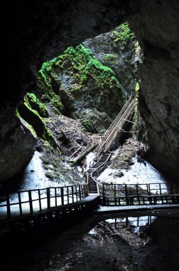 Mağara entrace iç görünümü