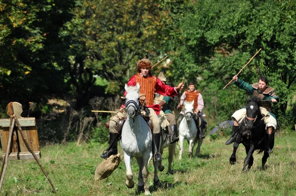 Dimostrazione equestre in costumi tradizionali — Foto Stock