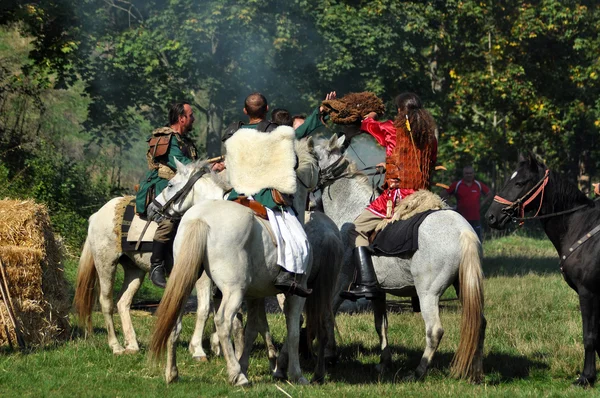 Démonstration équestre en costumes traditionnels — Photo