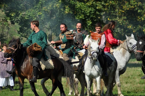 Demonstração equestre em trajes tradicionais — Fotografia de Stock