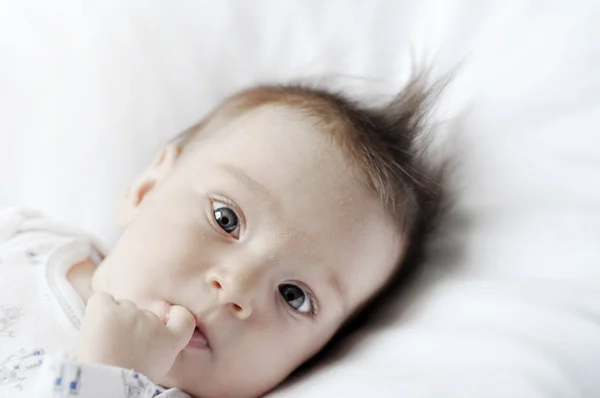 Retrato de una niña triste —  Fotos de Stock