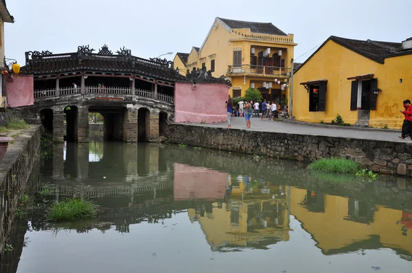 Los turistas que visitan Hoi An ciudad, Vietnam —  Fotos de Stock