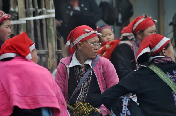 Red Dao (Yao, Dzao) Chinese minority women in traditional clothe — Stock Photo, Image